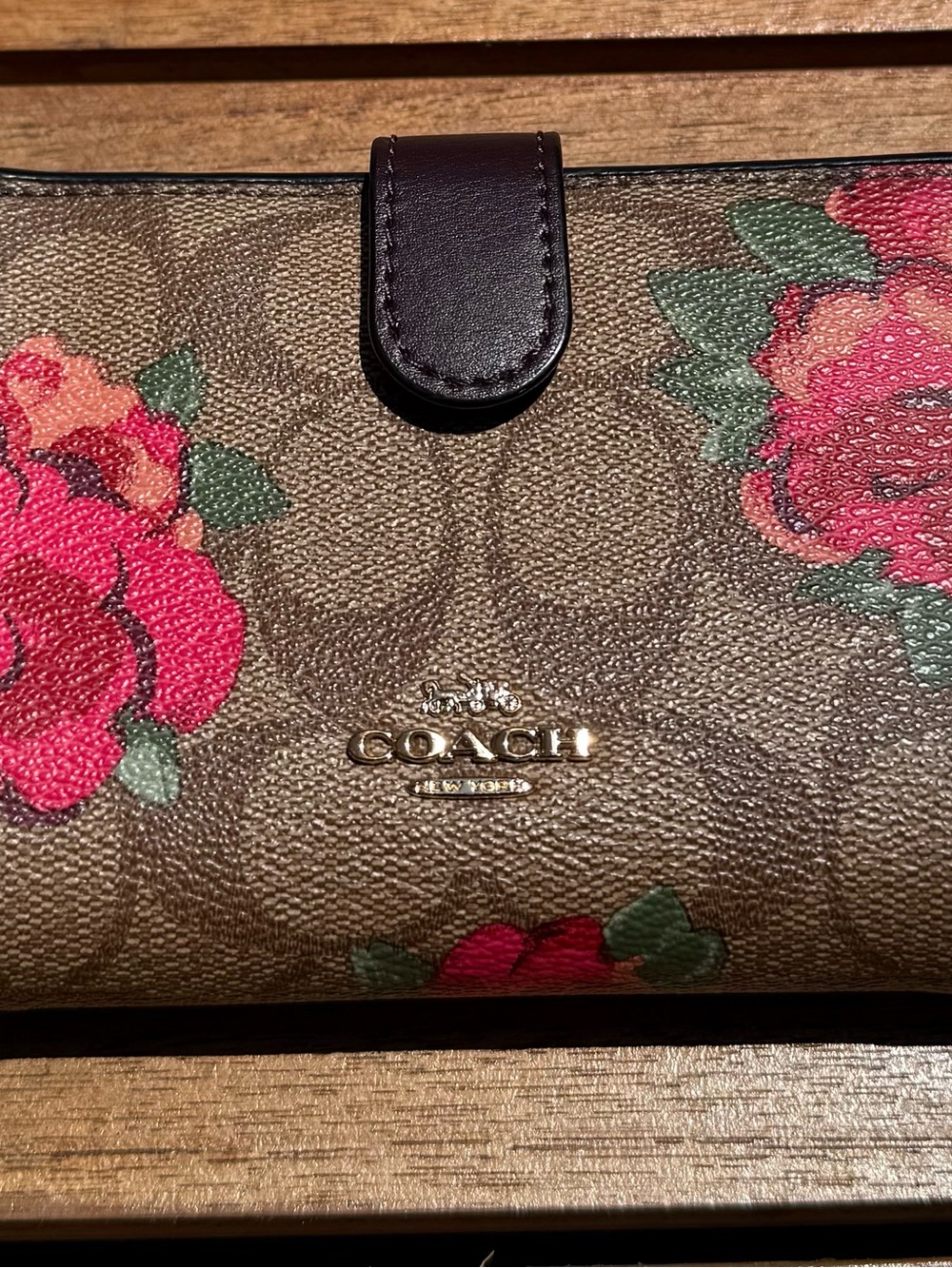 Coach Medium Corner Zip Wallet w/ Jumbo Flowers (CF312) - Picture 4 of 12